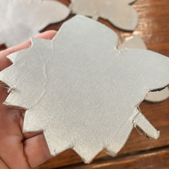 PIER 1 Set of 4 Vibrant Glass Beaded Floral Coasters - Picture 9 of 17